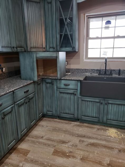 Cabinets Makeover, Rustic Kitchen Cabinets, Rustic Kitchen Design, Furniture Plans Free, Western Home Decor, Kitchen Redo, Country House Decor, Rustic Kitchen, Country Kitchen