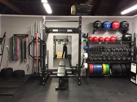 Crossfit Garage Gym, Garage Gyms, Home Gym Basement, Gym Garage, Dream Home Gym, Workout Room Home, Home Gym Garage, Diy Home Gym, Gym Room At Home