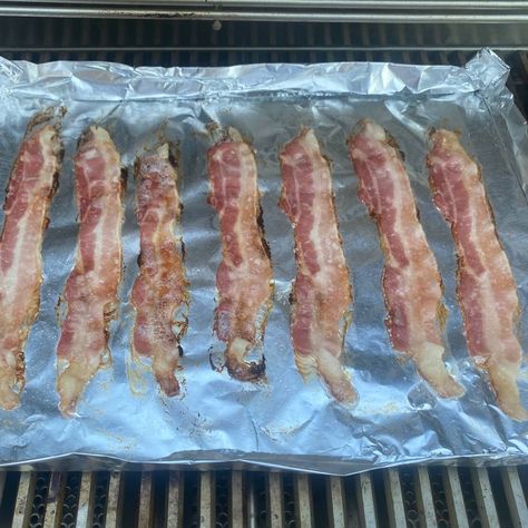 What's the best way to cook bacon on a grill? Aluminum foil makes the process easy and allows for quick clean up. Here's a guide to grilling bacon with aluminum foil. Apple Pork Loin, Bacon Grill, Apple Pork, Bacon In The Oven, Bacon On The Grill, How To Make Bacon, Bacon Appetizers, Beef Bacon, Bacon Recipe