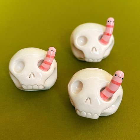 I’ve made a small hoard of skull and worm sculptures! (There’s actually six in total!) They feel very fitting for spooky season! 💀🪱 When I have some more time in the new year, I’d really like to try my hand at making a big version of these! 🏷 #sculpture #characterdesign #skull #clay #ceramic #handmade #worm #trinket #giftidea Clay Gyroid, Small Clay Projects For Beginners, Small Clay Trinkets, Creepy Clay Ideas, Clay Oddities, Small Clay Art, Weird Clay Art, Air Dry Clay Halloween, Creepy Clay Art