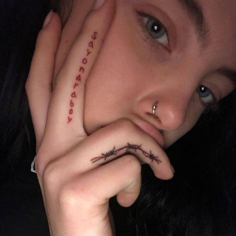 Small Girl Tattoos, Tattoed Girls, E Tattoo, Tattoos For Girls, Diy Tattoo, Aesthetic Tattoo, Barbed Wire, Hand Tattoo, Trendy Tattoos