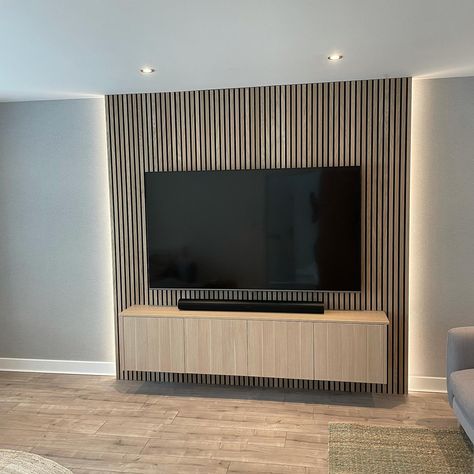 Vertical Wood Slat Wall Behind Tv, Media Accent Wall Ideas, Acoustic Panels Tv Wall Design, Wooden Panel Living Room, Wood Panelling Lounge, Acoustic Panelling Living Room, Panel Living Room Wall, Wall Paneling Behind Tv, Wood Panel Media Wall