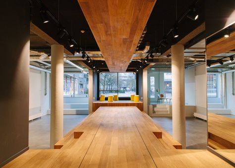 A wooden catwalk runs through the middle of this hotel conference room in the Netherlands to allow the speaker to be "free to move and walk around" Open Conference Room, Presentation Room, Hotel Conference Rooms, Student Hotels, Catwalk Design, Conference Room Design, Corporate Interior Design, Conference Room Chairs, Corporate Office Design