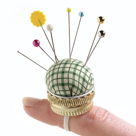 Finger Pin Cushion, Pin Ring, Sewing Pins, Quilt Retreat, Diy Pins, Fall Craft, Sewing Projects For Kids, Needle Book, Sewing Items