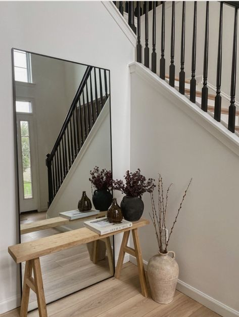 Modern Foyer, Styling Shelves, Living Space Decor, Console Table Decorating, Opulent Interiors, Foyer Decor, Minimal House Design, Space Decor, Wooden Bench