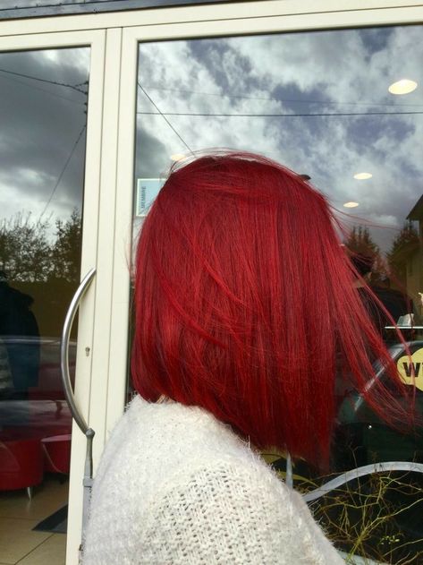 Red Bob Aesthetic, Short Red Bob Hair, Unique Red Hair Color Ideas, Short Straight Red Hair, Red Hair Short Bob, Red Hair Color Short, Red Hair Bob Haircut, Bob Red Hair, Short Red Bob