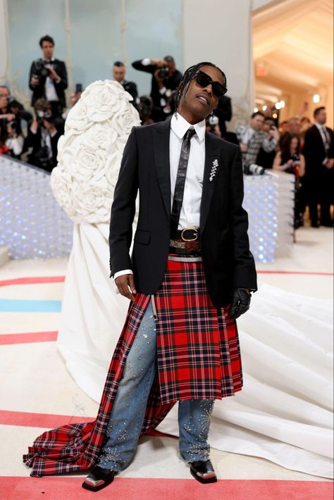 A$AP Rocky attending the Met Gala wearing Gucci (2023) Theme: Karl Lagerfeld: A Line of Beauty Met Gala Male Outfits, Male Met Gala Looks, Met Gala Looks Men, Met Gala Men Outfit, Asap Rocky Outfits 2023, Men Met Gala Looks, Asap Rocky Met Gala 2023, Asap Rocky Formal Outfits, Asap Rocky Skirt