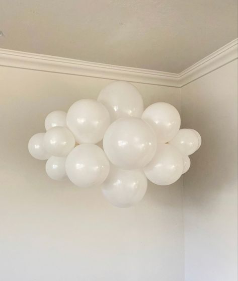 California Baby Shower, Hot Air Balloon Theme, Soccer Theme Parties, Balloon Cloud, Balloon Theme, Balloon Clusters, Streamer Backdrop, Balloon Clouds, California Baby