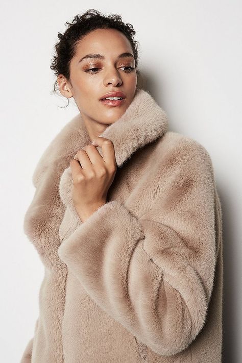 Unusual Outfits, Celebrity Fashion Outfits, Fashionable Work Outfit, Rabbit Fur Coat, Teen Girl Dresses, Spring Couture, Couture Week, Karen Millen