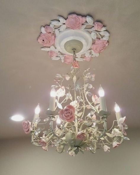 Diy Pink Chandelier, Coquette Lights, Homemade Chandelier, Dream Bedroom Inspiration, Pink Room Decor, Casa Vintage, Princess Room, Girly Room, Cute Bedroom Decor