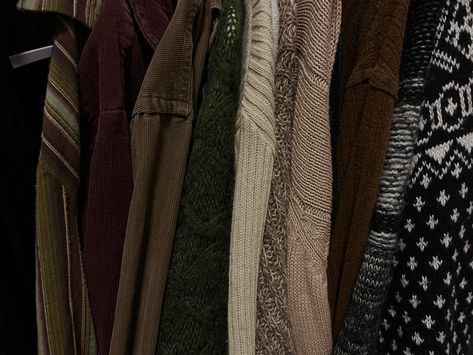 Cold Tones Aesthetic, Velvet Aesthetic Clothes, Earth Tone Sweaters, Earth Tone Clothes Aesthetic, Grunge Earthy Aesthetic, Earth Tones Clothes, Earth Toned Aesthetic, Comfycore Aesthetic, Wool Sweater Aesthetic