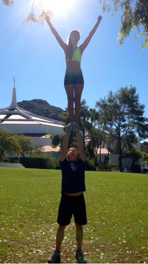 #cheer #stunts Partner Cheer Stunts, Partner Stunts, Cheer Fails, Cheer Goals, Cool Cheer Stunts, Cheerleading Stunts, Cheerleading Coach, Cheer Pics, Cheerleading Stunt