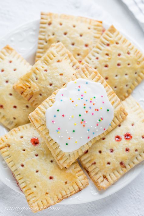 Store-bought poptarts are fantastic on-the-go treats that are great for busy morning breakfasts and after school snacks. Like many foods of that ilk, they definitely aren’t the healthiest foods out there, but they suffice every once in a while. Especially … Homemade Poptart, Sf Desserts, Brunch Recipies, Strawberry Pop, Poptart Recipe, Strawberry Pop Tart, Mini Tarts, Strawberry Breakfast, Recipe Strawberry