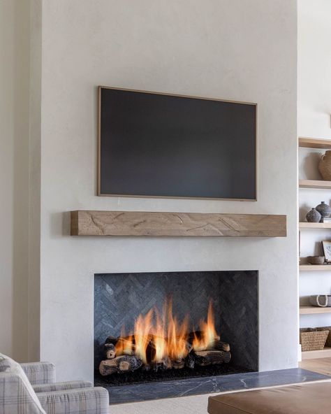 Top 10 Elegant Fireplace TV Design Ideas Farm Fireplace, Elegant Fireplace, Living Room Centerpiece, Fireplace Mantel Designs, Fireplace And Tv, Tv Design, Fireplace Ideas, Fireplace Mantel, Fireplace Design