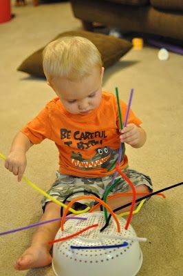 It's not just older kids who can benefit from creative play activities! They can also help babies develop all senses and their fine and gross motor skills. Activities For Babies Under One, Easy Toddler Activities, Childs Play, Hot Toddy, Tot School, Games For Toddlers, Pipe Cleaners, Practical Life, Toddler Play