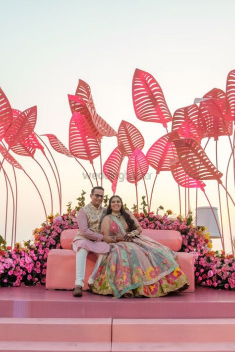 Beautiful & Unqiue Decor Idea for your Mehendi function. With Backdrops and Flower, We have so many Ideasfor you. #weddingbazaar#indianwedding #mehendidecorideasathome #mehendidecorideasbackdrops #mehendidecorideasathomesimple #mehendidecorathome #mehendidecorideasathometerrace #mehendidecorsimple #mehendidecorboho #mehendidecorpastel #mehendidecorbohemian #mehendidecorideasbackdropsphotobooths #mehendidecorpoolside #mehendidecorindoor #mehendidecoroutdoor #mehendidecorpink #mehendidecorcolorful Mehndi Decor Ideas, East Indian Wedding, Mehendi Function, Mehendi Decor Ideas, Ganapati Decoration, Desi Wedding Decor, Mehndi Decor, Entry Decor, Wedding Arch Flowers