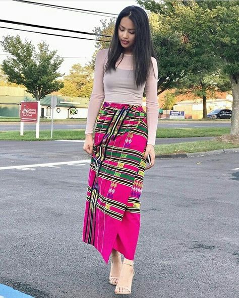 https://www.instagram.com/p/BYnhctWACGZ/ Mizo Traditional Dress, Manipur State, India Traditional Dress, Burma Dress, Burmese Dress, Traditional Attires, Female Celebrity Fashion, Northeast India, Myanmar Traditional Dress