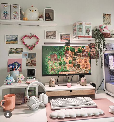 Pink And Green Setup, Cute Simple Gaming Setup, Pink And Green Pc Setup, Cute Pc Setup Green, Cozy Gaming Aesthetic, Kawaii Green Desk, Kawaii Desktop Setup, Cozy Gaming Room, Small Room Interior