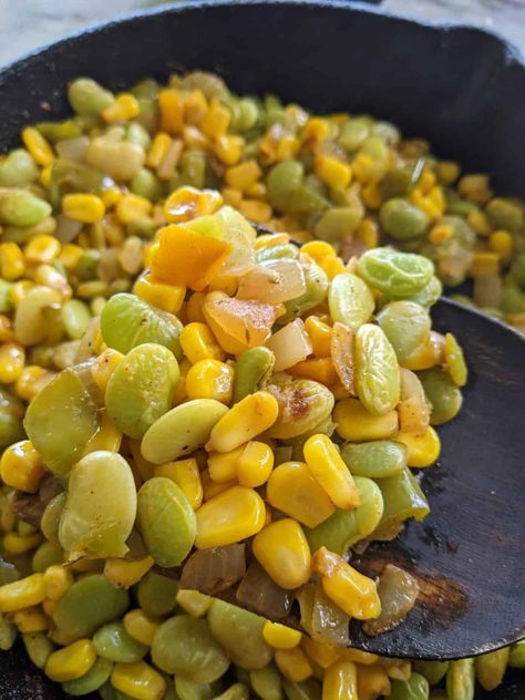 If you're looking for a delicious and easy-to-make side dish, look no further than cast iron succotash! This dish is sure to please everyone at the table. Lima Beans And Corn Succotash Recipe, Southern Succotash Recipe, Succotash Recipe Easy, Succotash Recipe Southern, Sucatash Recipe, Succotash Recipes, Lima Beans And Corn, Pea Salads, Southern Succotash