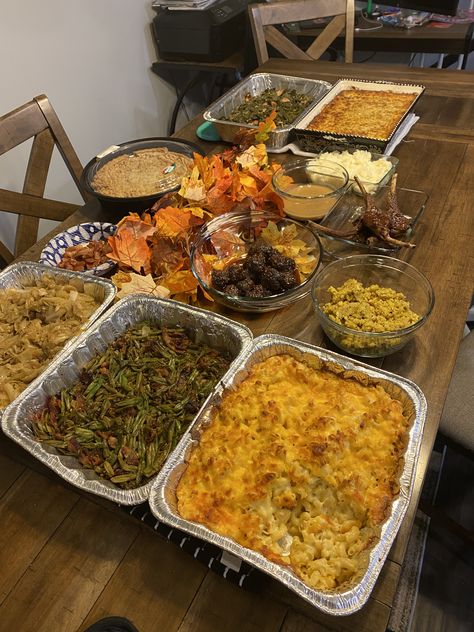 Thanksgiving Aesthetic Black Family, Christmas Food Black People, Thanksgiving Dinner Black Family, Thanksgiving Food Ideas Black People, Thanksgiving Black People, Thanksgiving Food Black People, Black Thanksgiving Food, Thanksgiving Black Families Food, Black People Thanksgiving Food