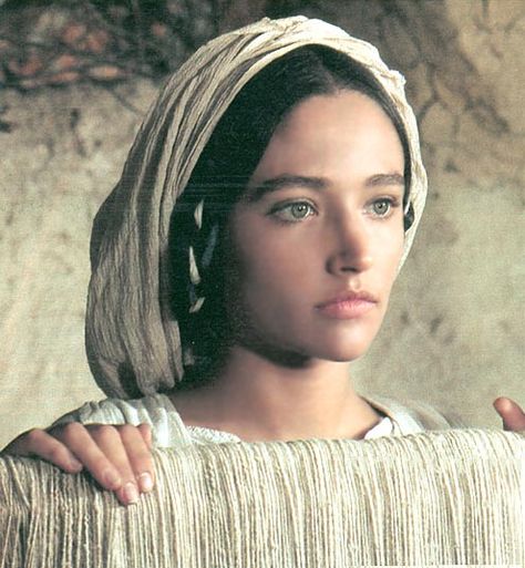 Olivia Hussey as Mary in Jesus of Nazareth 1977 Juliet Olivia Hussey, Jesus Of Nazareth 1977, Mary Of Nazareth, Zeffirelli Romeo And Juliet, Romeo And Juliet 1968, Juliet 1968, Leonard Whiting, Olivia Hussey, Jesus Of Nazareth