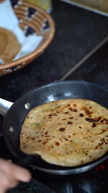 Paratha Snap, Aloo Ka Paratha, Potato Stuffing, Red Chilli Powder, Red Chili Flakes, Chaat Masala, Pakistani Food, Green Chili, Coriander Powder