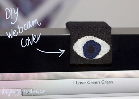 computer camera cover | voor Nederlands scroll naar beneden) Laptop Camera Cover, Laptop Diy, Laptop Camera, Diy Laptop, Computer Camera, Camera Cover, Science Fiction Film, Diy Tags, Design Strategy