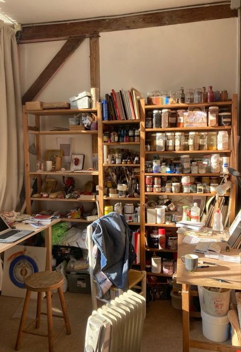 Artist Loft Apartment Small Spaces, Cozy Art Studio, Blog Post Idea, Art Room Ideas, Dream Art Room, Rangement Art, Art Studio Space, Art Studio Room, Art Studio Design