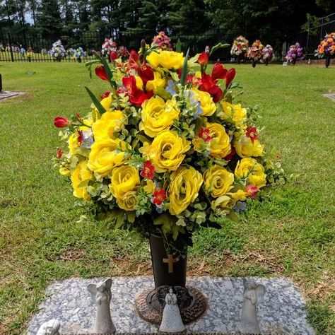 Floral Arrangements For Grave Vase, Flower Arrangement For Grave Site, Flower Arrangements For Graves Cemetery, How To Make Grave Flower Arrangements, Diy Cemetary Flowers, How To Make Cemetery Flowers Vase, Grave Arrangements Diy Cemetery Flowers, Spring Cemetery Flowers, Spring Cemetery Flower Arrangements