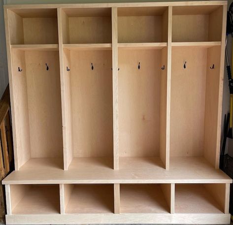 Mudroom Bench & Lockers Built-in DIY Build Plan With Cut-list - Etsy Mud Room Cubby Ideas, Cubby Diy, Garage Lockers, Entry Way Lockers, Mudroom Ideas Diy, Cubby Ideas, Mudroom Cubbies, Mudroom Remodel, Diy Locker