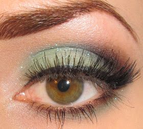 Mint Eyeshadow, White Eye Makeup, Golden Makeup, Silver Eye Makeup, Attractive Eyes, Formal Makeup, Applying Makeup, Green Makeup, Green Eyeshadow