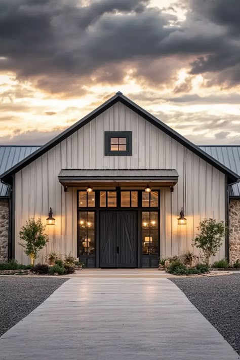 40 Unique Ideas to Transform Your Barndominium into a Rustic Haven Barndominium Interior Design Ideas, Barndominium Colors Exterior, Farmhouse Barndominium Interior, Barndominium Interior Open Floor, Black Barndominium Exterior, Shouse Barndominium, Modern Black Exterior, Unique Barndominium, Barndominium Designs