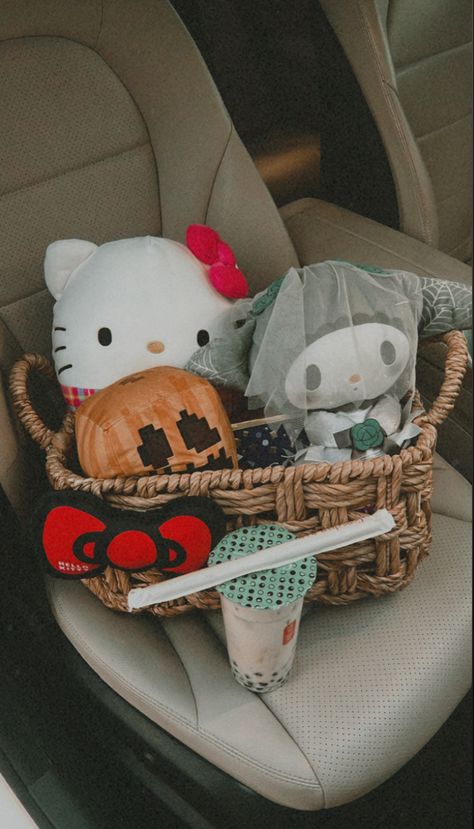 Hello Kitty Halloween/Spooky Basket gift Spooky Basket For Girls Ideas, Boo Basket Hello Kitty, Sanrio Gift Basket, Hello Kitty Boo Basket, Sanrio Basket, Halloween Sanrio, Spooky Basket, Boo Baskets, Halloween Baskets