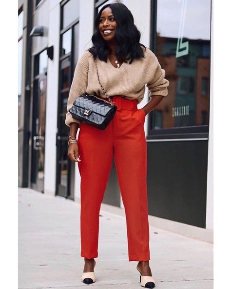 colors that go with beige and red Black Woman Fall Outfits 2023, Red Trousers Outfit, Red Pants Outfit, Red Trousers, Trouser Outfit, Corporate Attire, Winter Work, Office Outfits Women, Young Professional