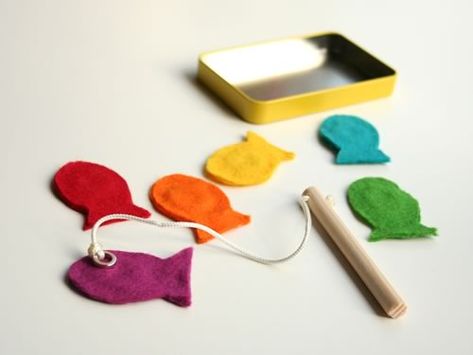 Homemade toddler toys for the wee one in your life. Make a gorgeous fishing game which will give them hours of entertainment. Free template and step by step instructions. Car Games For Kids, Homemade Baby Gifts, Baby Gifts To Make, Felt Fish, Homemade Toys, Operation Christmas Child, Fishing Game, Homemade Baby, Felt Toys