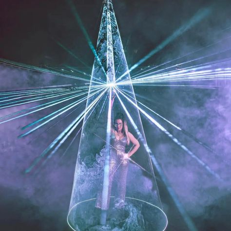 Laser Light Photography, Laser Photoshoot, Laser Photography, Kat Dahlia, Layout Artist, Wall Of Light, Lookbook Ideas, Long Exposure Photos, Light Contouring