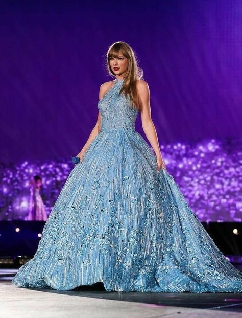 Taylor Swift Biography, Taylor Swift Enchanted, Enchanted Dress, Taylor Swift Fotos, Taylor Swift Images, Taylor Swift Dress, Taylor Outfits, Taylor Swift New, Taylor Swift Speak Now