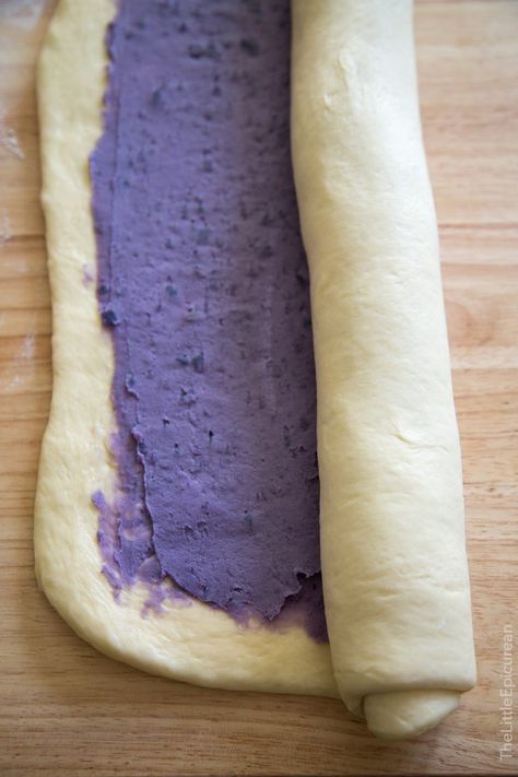 Ube Swirl Bread (Purple Yam) Ube Bread Rolls, Ube Rolls Recipe, Purple Yam Recipe, Taro Bread, Pinoy Bread, Purple Yams, Ube Recipe, Filipino Bread Recipe, Filipino Bread