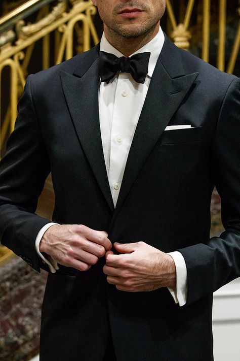 how-to-wear-black-tie-bow-tie-peak-lapel-tuxedo-classic-dress-code-formal-men-outfit Black Tie Men, Tie Outfits Men, Black Tie Outfits, Black Tie Wedding Guest Dress, Mens Formalwear, Black Tie Dress Code, Bow Tie Suit, Tie Outfit, Black Tie Optional