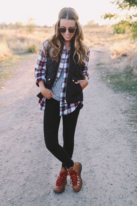 camping attire for women | What to Wear in 60 Degree Weather: For All Occasions - Outfit Ideas HQ Cute Hiking Outfit, Hiking Outfits, Hiking Outfit Fall, Camping Outfits, Hiking Outfit, Summer Outfits Women, Womens Fashion Casual, Summer Fall, Women's Fashion Dresses