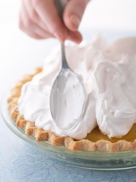 .how to make meringue toppings for pies Meringue Pie Topping, How To Make Meringue, Meringue Topping, Meringue Pie Recipes, Meringue Recipe, Pie Tops, Meringue Pie, Pie Dessert, Pavlova