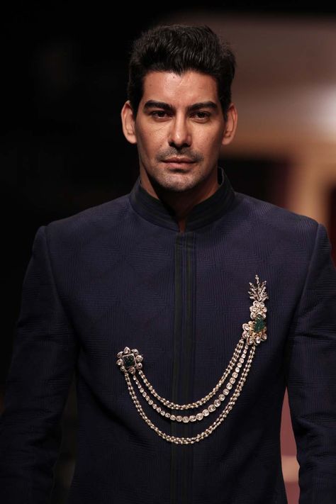 A model at the IIJW 2013 wearing a double pin brooch from the Amer collection by Birdhichand Ghanshyamdas. Wedding Accessories For Men, Indian Groom Dress, Indian Groom Wear, Men's Brooch, Groom Accessories, Men's Ethnic Wear, Wedding Sherwani, Wedding Outfit Men, Indian Men Fashion