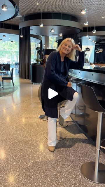 Jutta - Stuttgart on Instagram: "Dunkelblauer langer Kaschmir-Cardigan von @juviacollection zu weißer Jeans. Ein toller Look für den Herbst. Stylish und gleichzeitig cozy 

Dark blue long cashmere cardigan from @juviacollection with white jeans. A great look for fall. Stylish and cozy at the same time💙

Werbung 
#juviacollection #myjuvia #kaschmir #bestagermodel #stuttgart" Long Cashmere Cardigan, Cashmere Cardigan, White Jeans, Dark Blue, Cashmere, On Instagram, Blue, White, Clothes