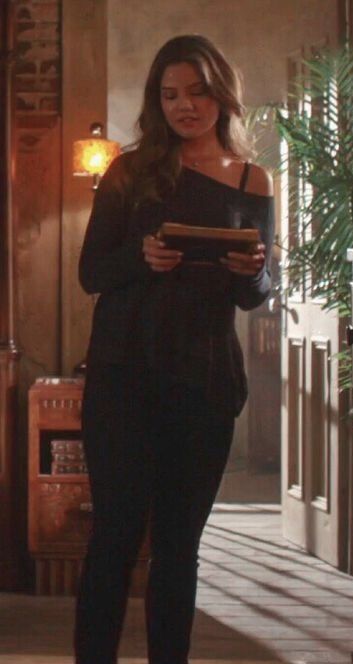 Davina Claire Outfits, Aurora De Martel The Originals Outfits, Divina Claire The Originals, Hayley Marshall Pregnant Outfits, Davina Claire Outfits The Originals, The Originals Davina, Davina Claire Aesthetic Witch, Unexpected Friendship, Dr Marvel