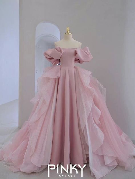 Royal Dresses Princesses Vintage, Pink Debut Gown, Princess Ball Gowns Royals, Ballgown Aesthetic, Pretty Quinceanera Dresses, Gowns Dresses Elegant, Fancy Wedding Dresses, Cute Dress Outfits, Fashion Gowns