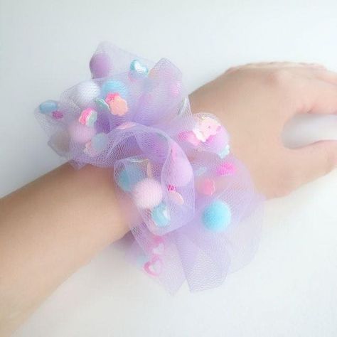 Diy Hair Scrunchies, Scrunchies Diy, Diy Hair Bows, Diy Hair Accessories, Girl Hair Bows, Accessories Diy, Girls Hair Accessories, Scrunchie Hairstyles, Diy Hairstyles