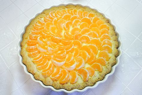 This appetizing tangerine pie will add Soviet nostalgia to your New Year’s celebration (RECIPE) - Russia Beyond Tangerine Pie, Soviet Recipes, Farmer’s Cheese, New Year's Desserts, Pie Plate, Holiday Table, Pie Recipe, Holiday Tables, Cottage Cheese