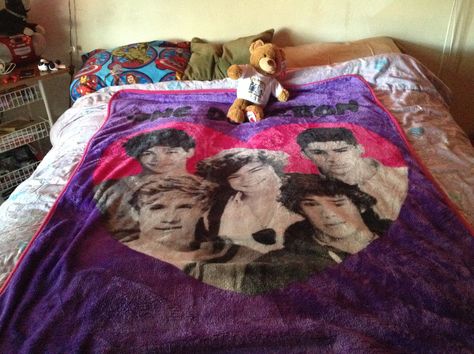 My bed/blanket and oh look it's Zaynie boo (my official one direction bear) One Direction Blanket, One Direction Bedroom, My Bed, Room Makeover Inspiration, Bed Blanket, Room Makeover, Kotatsu Table, Room Inspo, One Direction