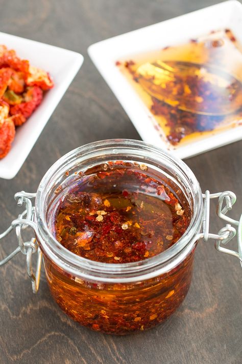 How to Make Chili Oil great for Mongolian BBQ. Chinese Chili Oil, Chinese Chili, Hot Chili Oil, Chili Oil Recipe, Chili Pepper Recipes, How To Make Chili, Hot Sauce Recipes, Easy Chili, Homemade Chili