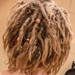 Hairstyles For Dreadlocks, Women Dreadlocks, Short Dread Styles, White Girl Dreads, Dreads Short Hair, Freeform Dreads, White Dreads, Dreadlocks Hairstyles, Dreadlocks Girl